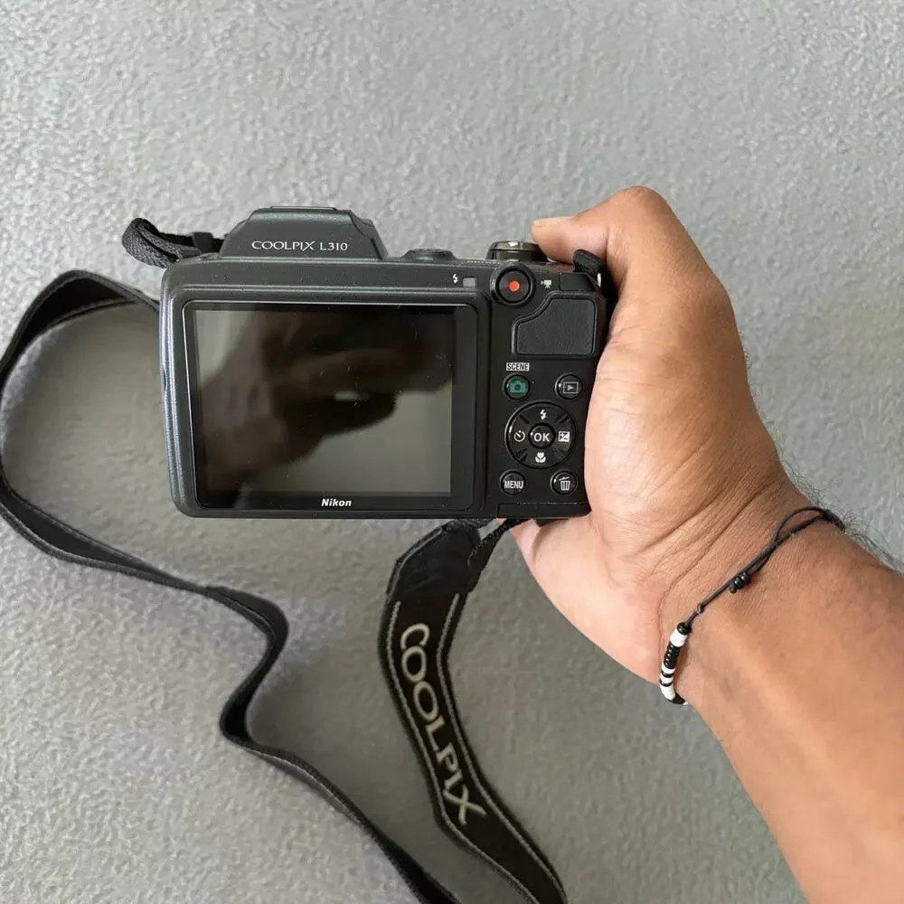 NEW IN BOX Nikon COOLPIX L310 14.0MP 21x Optical Zoom Digital Camera - TESTED
